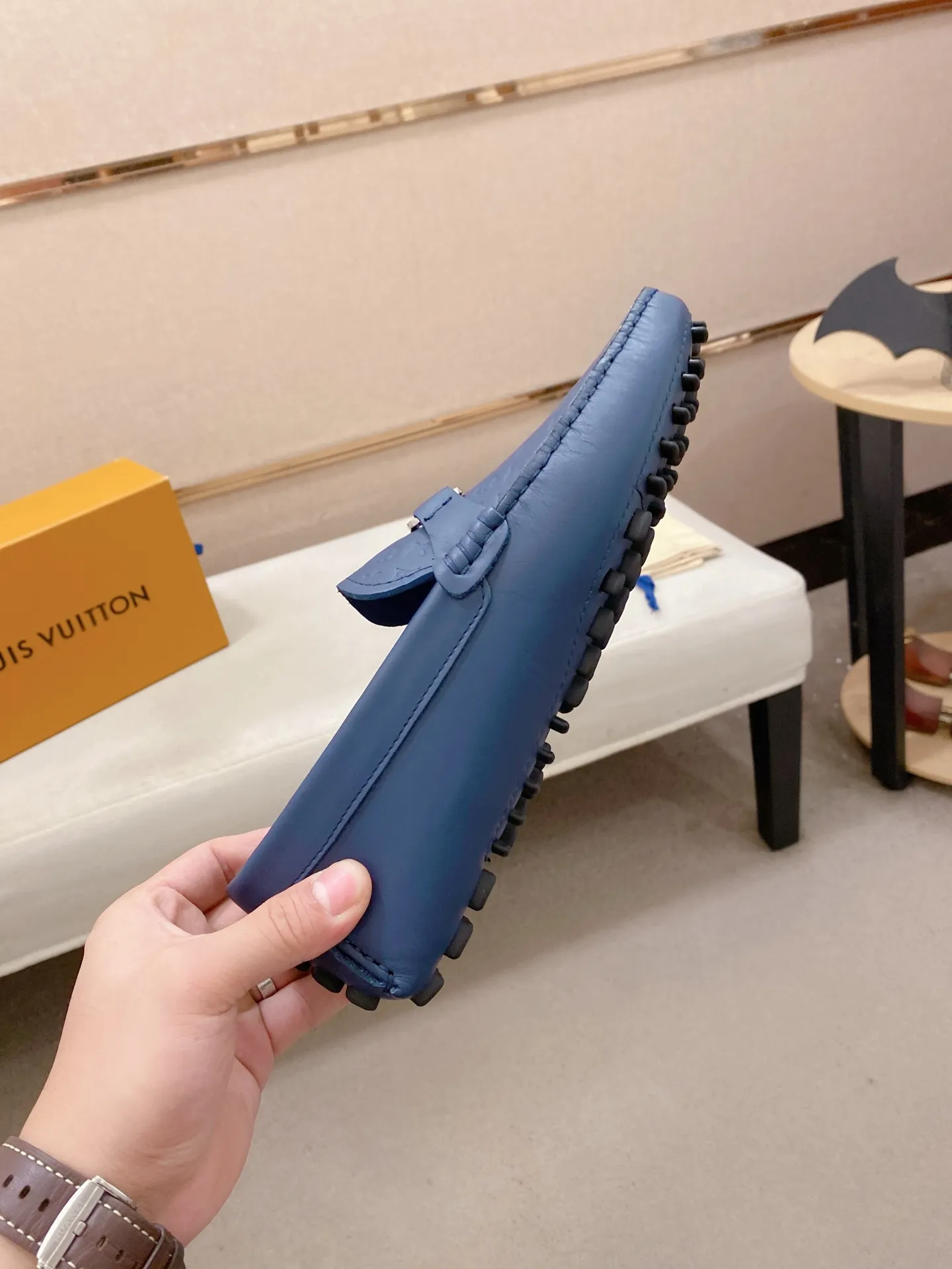 Factory price: 500💰High-end quality! LV 🆕🆕Exclusive hot-selling products in stock🔥🔥New products on the shelves, high-quality Ferragamo men's pea shoes, high-end casual driving shoes, with complete packaging! 💪 💪 Material: imported first-layer cowhide 🐂 + imported high-quality buffalo leather lining + wear-resistant outsole 👍🏻👍🏻 Features: high-end and comfortable, purely handmade 🚀 🚀 Create the perfect shoes that suit you best 🔥 🔥 Size: (38-44) 45 standard size can be customized!